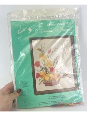 Vintage embroidery kit, Creatique Daffodils 'n Tulips crewel kit, new, unopened